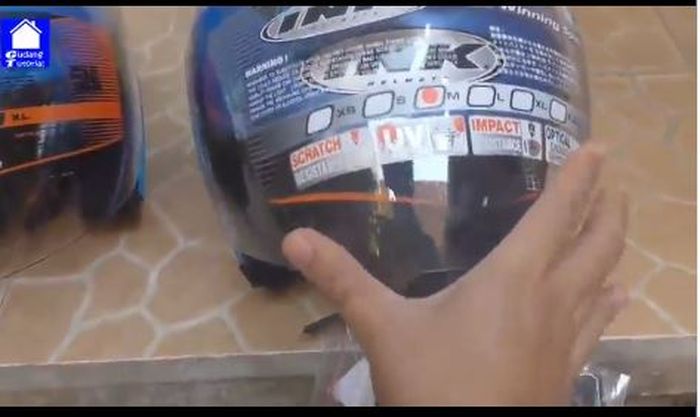 Kaca helm INK asli lebih tebal dari INK KW yang tipis