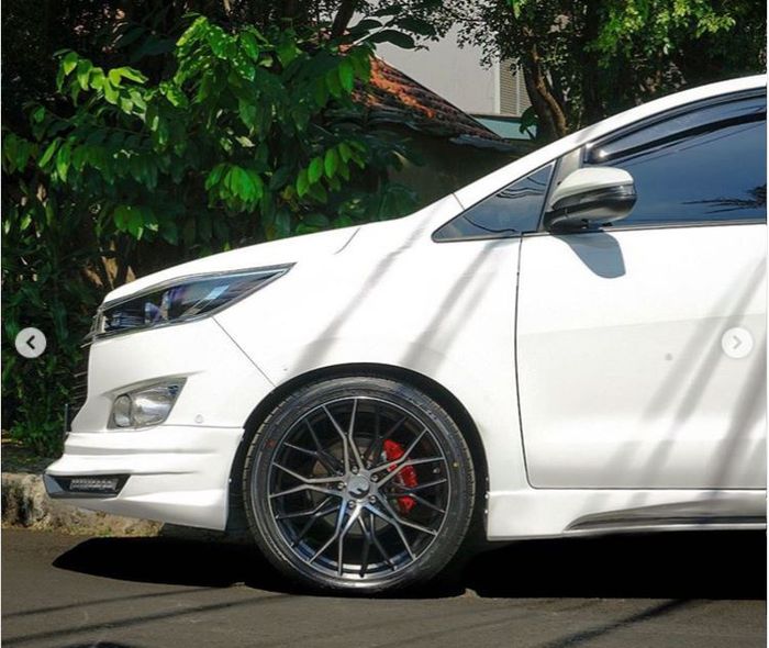 Pelek Facewheels FFW72 di Toyota Kijang Innova