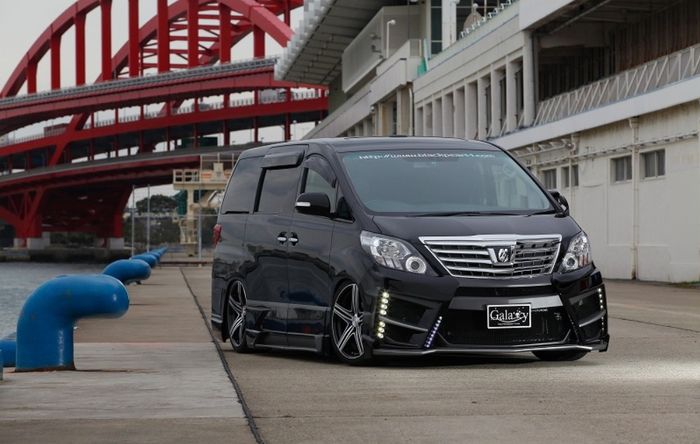 Modifikasi Toyota Alphard dengan tampilan agresif