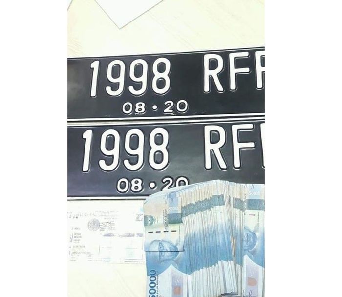 Ilustrasi pelat nomor yang tidak dipasang beserta denda yang harus dibayarkan