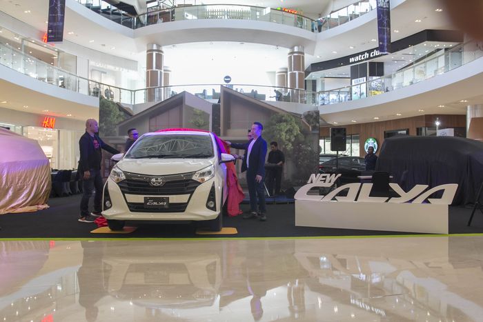 Toyota New Calya diperkenalkan di The Park Mall Solo Baru