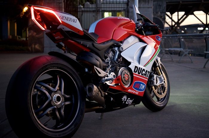 Banyak part balap di Ducati Panigale V4 Nicky Hayden Tribute