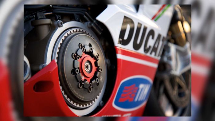 Sistem kopling kering Ducati Panigale V4.