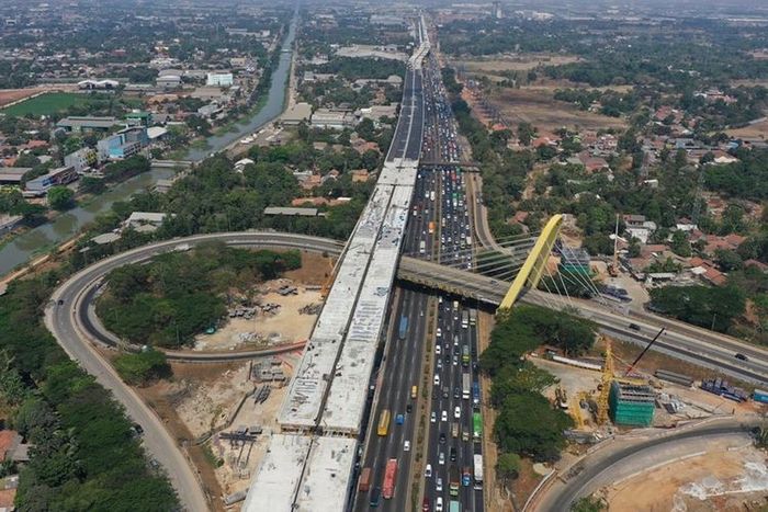 Pembangunan Jalan Tol Layang Jakarta-Cikampek