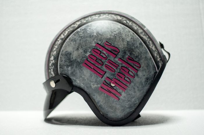 Sesuai namanya, helm ini terinspirasi dari para lady biker