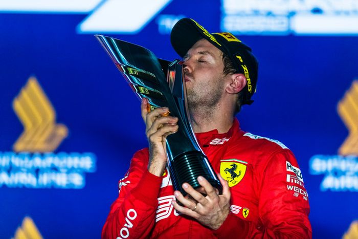 Setahun lebih Sebastian Vettel menunggu kemenangan. 