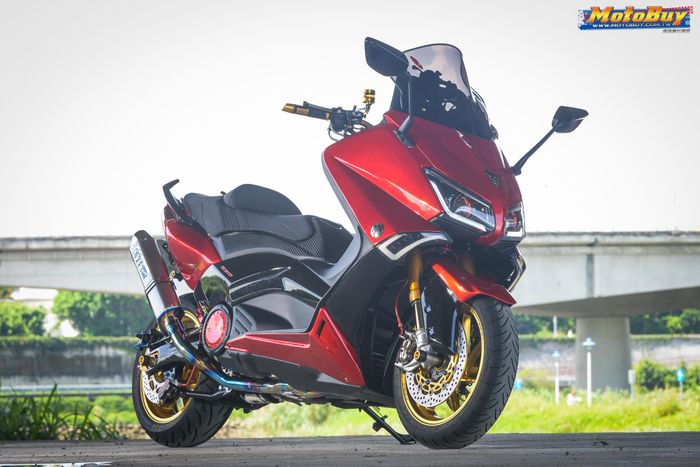 Yamaha TMAX red candy