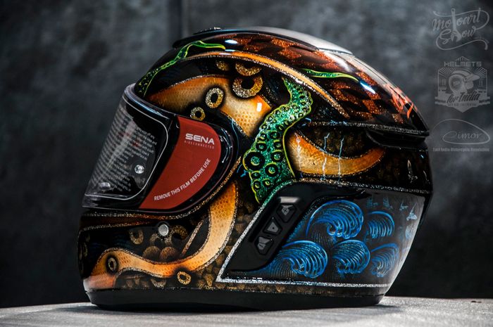 Helm ini berkonsep tentang keberagaman India