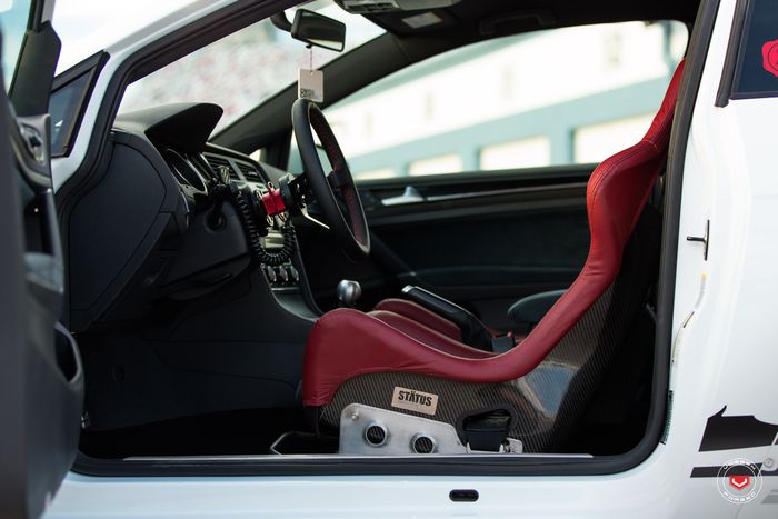 Tampilan kabin modifikasi VW Golf pakai body kit Rocket Bunny
