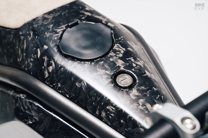 Socket listrik dibuat seperti tutup tangki bensin