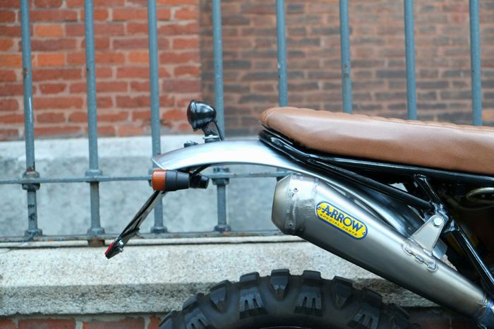 Ada muffler Arrow punya Yamaha R6 juga