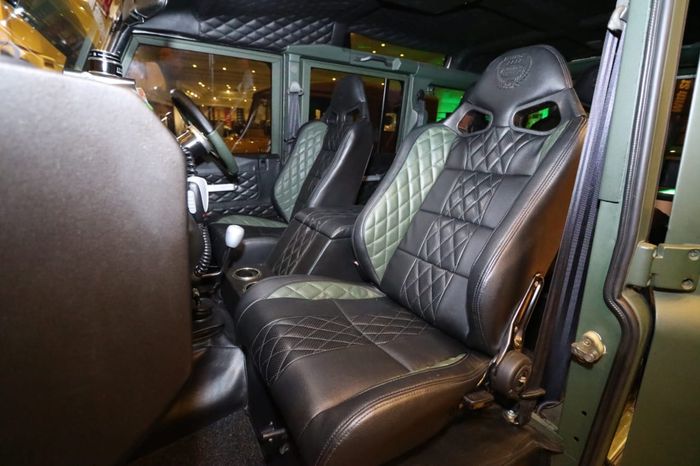 Interior didominasi MBtech Camaro warna green army