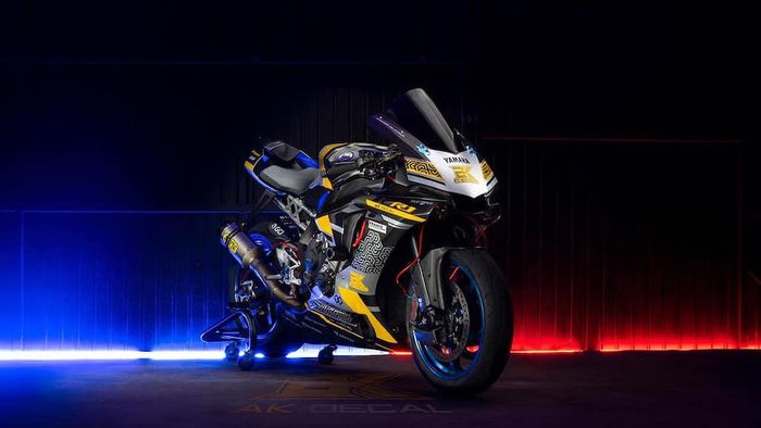 Yamaha R1 berdandan ala motor balap