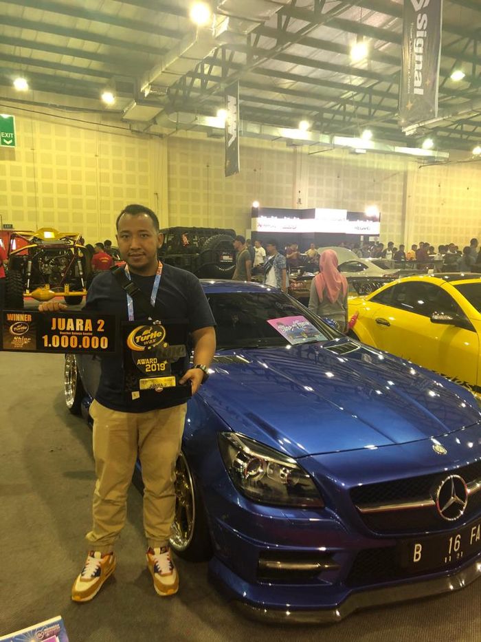 Juara ke-2 Turtle Wax Shine Award, Mercedes-Benz SLK Convertibel milik Ary Arnov.