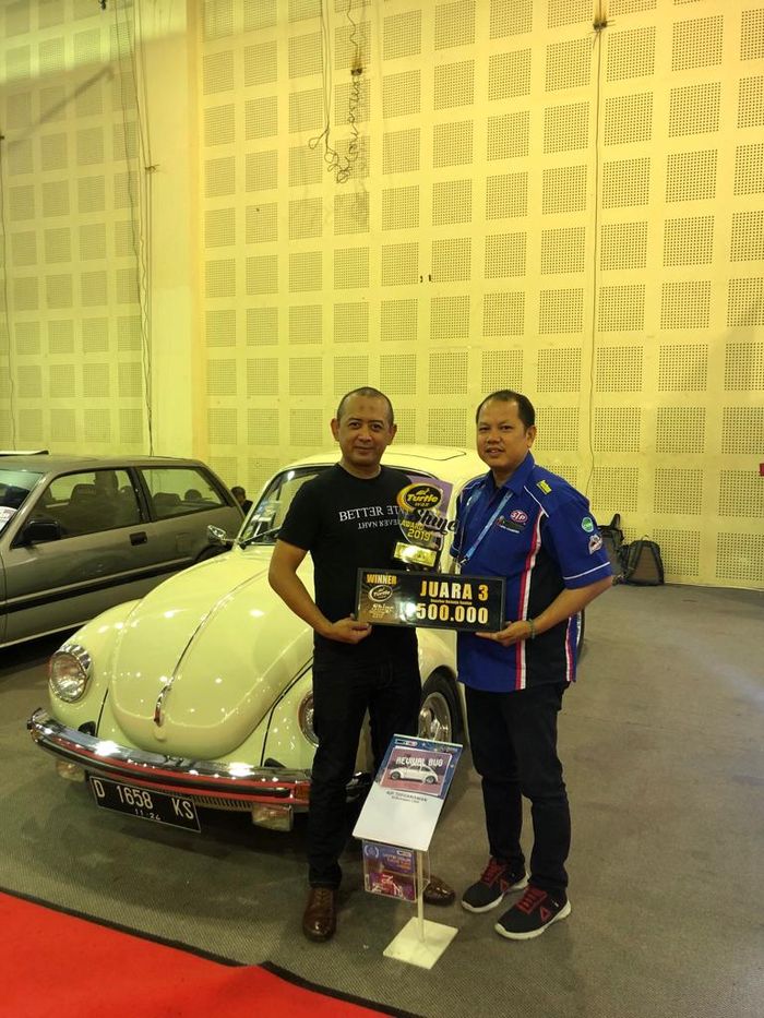 Juara ke-3 Turtle Wax Shine Award, VW 1303 milik Adi Toegarisman.