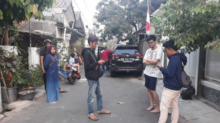 Ariel (22) saat menceritakan kejadian maling spion mobil oleh pengemudi Daihatsu Sigra