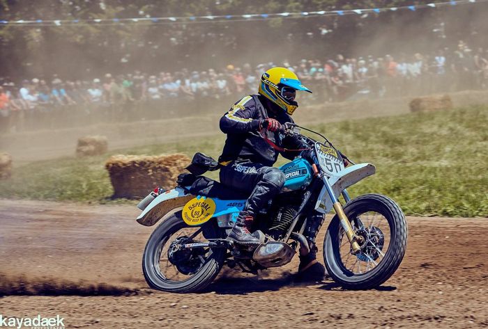 Yamaha IT425 saat mengikuti Flattrack 