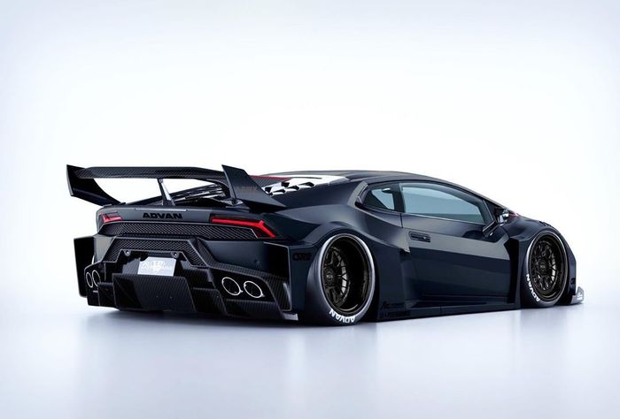 Tampilan belakang Lamborghini Huracan hasil garapan Liberty Walk