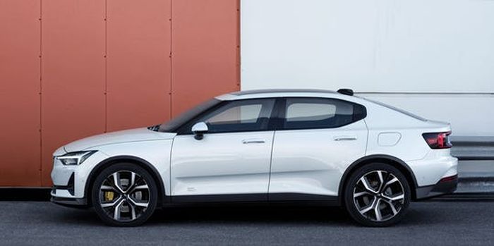 Polestar 2 bisa jadi alternatif dari sedan listrik Tesla Model 3 yang dibanderol dengan harga cukup kompetitif