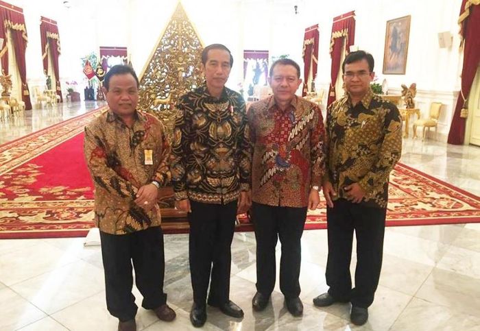 Tim dari Institut Otomotif Indonesia (IOI) bertemu dengan Presiden Joko Widodo