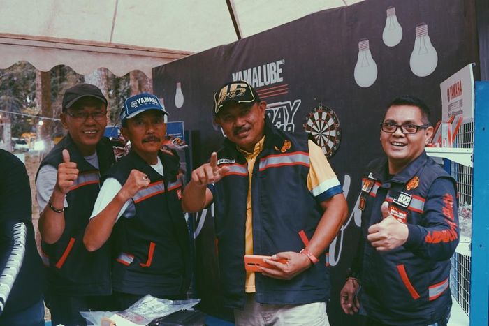 Peserta MAXI Yamaha Day Baturaden yang membeli sparepart.