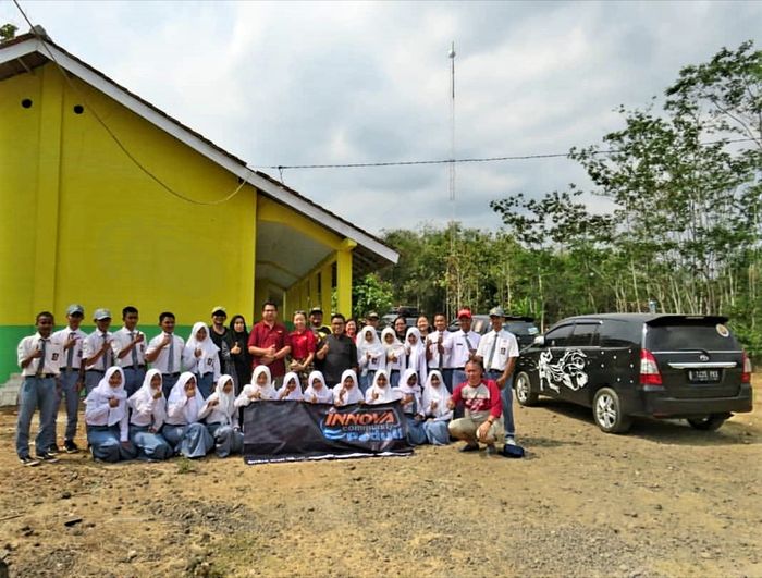 CSR Literasi di SMK Tunas Karya Nusantara, Wanareja, Cilacap.