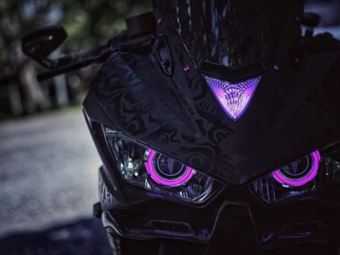Headlamp diganti proyektor ungu bikin tatapannya makin tajam