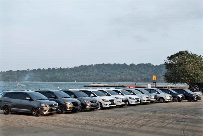 Deretan mobil Toyota Innova IC saat IC Kopdar Akbar Jawa 2019