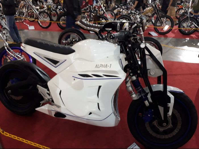 Modifikasi Kawasaki Ninja 250 futuristik