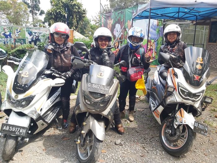 Sejenak mejeng setelah sekian jam riding dengan Yamaha NMAX