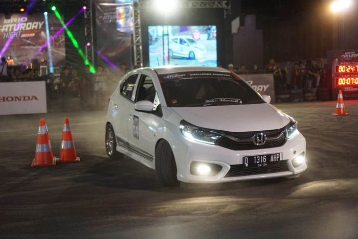 Salah satu peserta yang turut meramaikan Seri ketiga Brio Saturday Night Challenge (BSNC) di Surabaya.