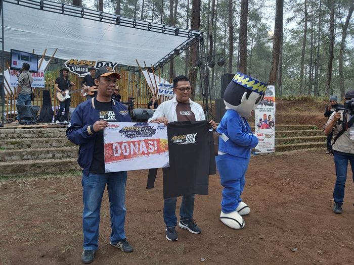 Donasi untuk Bandung Clean Action di MAXI Yamaha Day 2019 Bandung