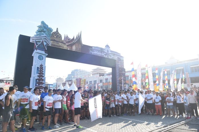 Toyota Family Run sebagai pembukaan Festival Avanza-Veloz Sebangsa di kota Manado