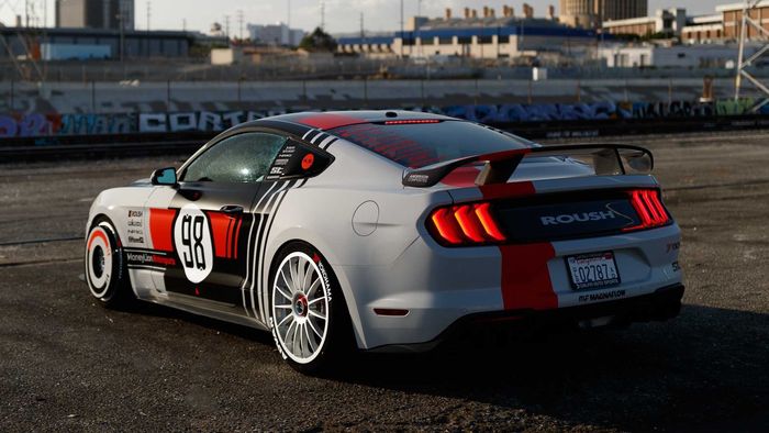 Tampilan belakang modifikasi Ford Mustang GT