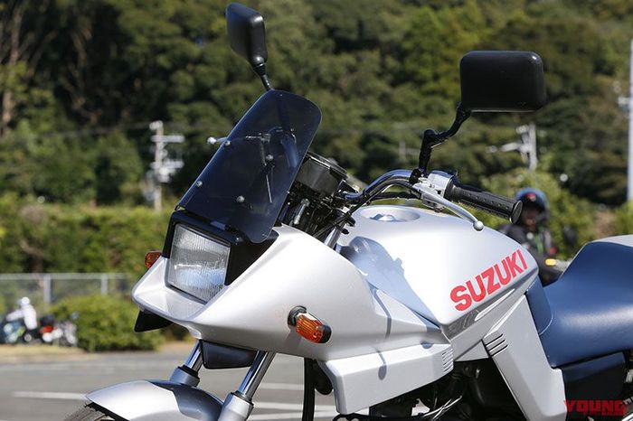 Tampang depannya mirip banget sama Suzuki Katana asli