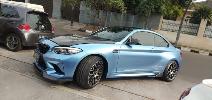 BMW M2 Wrapping Sticker di Bengkel Graphic Factory