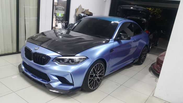 BMW M2 Wrapping Sticker di Bengkel Graphic Factory