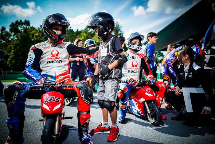 Aksi pembalap MotoGP ikutan mini moto jelang MotoGP Jepang