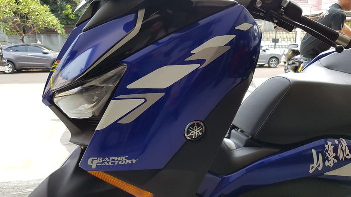 Yamaha XMAX dengan wrapping dan cutting stiker