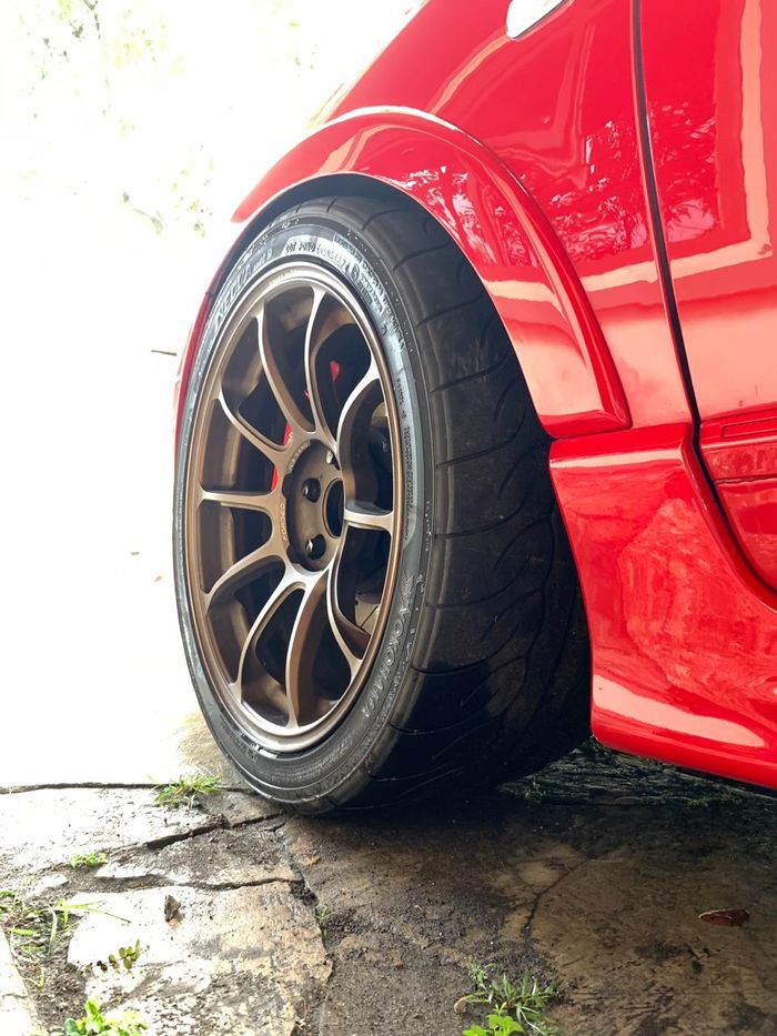 Fitment pelek besar dengan penyesuaian bodi