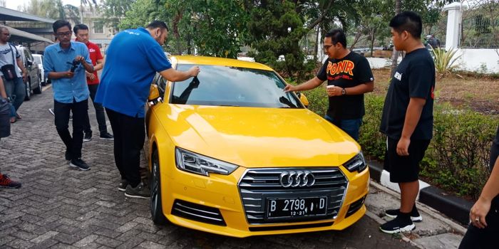 Ilustrasi pemasangan kaca film