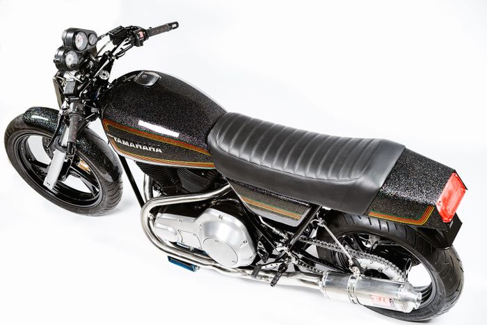 Bodywork benar-benar mirip Suzuki GS850G