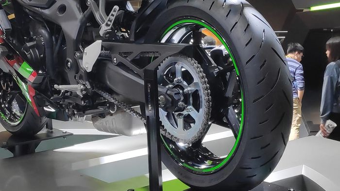 Kaki-kaki belakang Kawasaki ZX-25R atau Ninja 25-R 4 silinder