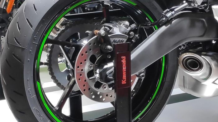 Pengereman belakang Kawasaki ZX-25R atau Ninja 25-R 4 silinder