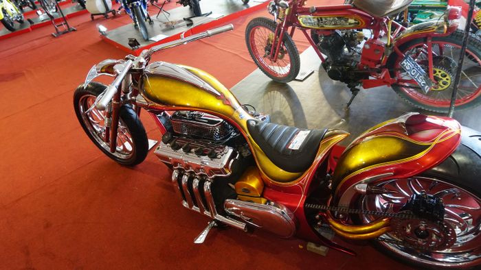 Gila banget konsep kustom motor ini