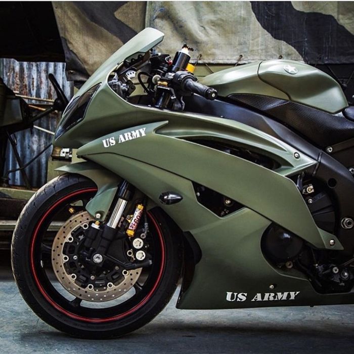 Semua bodinya berbalut kelir hijau army doff