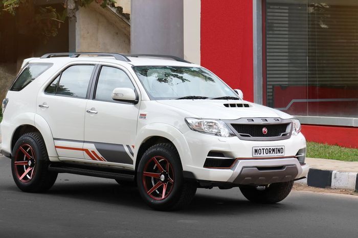 Toyota Fortuner tampil sporti dengan ubahan simpel