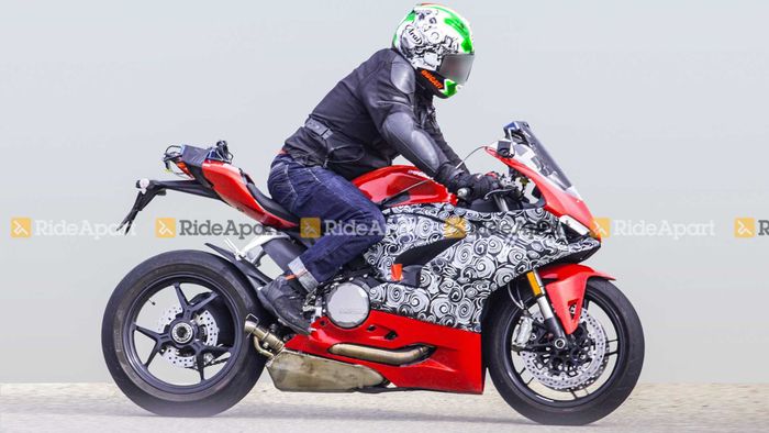 Ducati Panigale V2 baru.