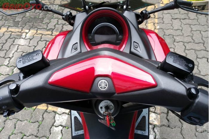 Master rem depan belakang Yamaha XMAX terpasang di NMAX