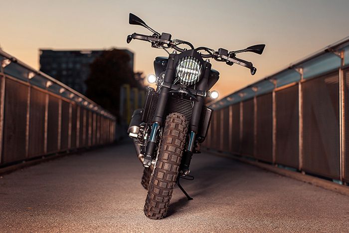 Tampak depan Ducati ST2 street scrambler